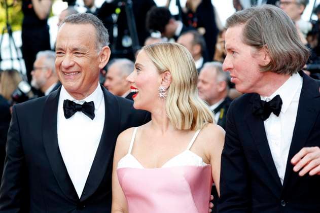 Tom Hanks, Scarlett Johansson and Wes Anderson at the premiere of the feature film Asteroid City at the Festival de Cannes 2023 76 Cannes International Film Festival at the Palais des Festivals Cannes, 23 05 2023. Foto:xD.xBedrosianx xFuturexImage