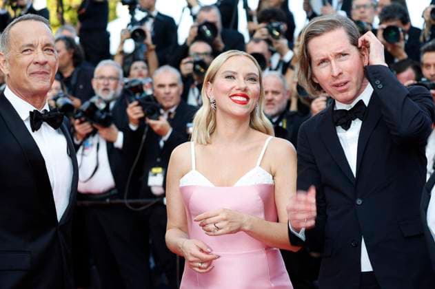 Tom Hanks, Scarlett Johansson and Wes Anderson at the premiere of the feature film Asteroid City at the Festival de Cannes 2023 76 Cannes International Film Festival at the Palais des Festivals Cannes, 23 05 2023. Foto:xD.xBedrosianx xFuturexImage