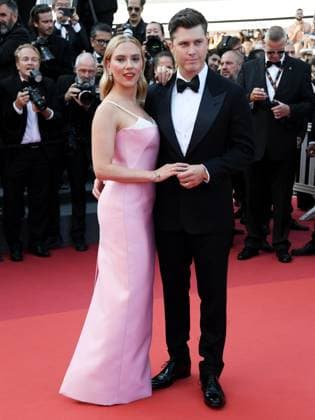 76th Cannes Film Festival 2023, evening 8 - Red Carpet film Asteroid City . In the photo Scarlett Johansson and Colin Jost  Copyright: xAlbertoxterenghix xipa-agency.nex xPoolxPhotoxEventsx01x IPA_IPA38163502