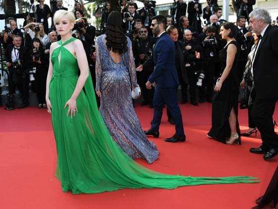 76th Cannes Film Festival 2023, evening 8 - Red Carpet film Asteroid City . In the photo Julia Garner  Copyright: xAlbertoxterenghix xipa-agency.nex xPoolxPhotoxEventsx01x IPA_IPA38164600