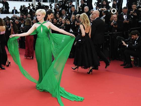 76th Cannes Film Festival 2023, evening 8 - Red Carpet film Asteroid City . In the photo Julia Garner  Copyright: xAlbertoxterenghix xipa-agency.nex xPoolxPhotoxEventsx01x IPA_IPA38164625
