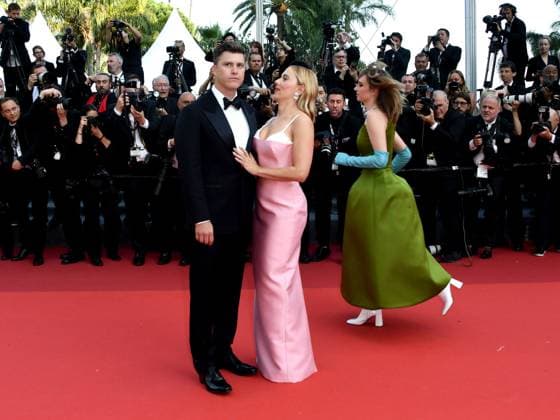 76th Cannes Film Festival 2023, evening 8 - Red Carpet film Asteroid City . In the photo Colin Jost, Scarlett Johansson  Copyright: xSimonexComix xipa-agency.netx xPoolxPhotoxEventsx01x IPA_IPA38165381