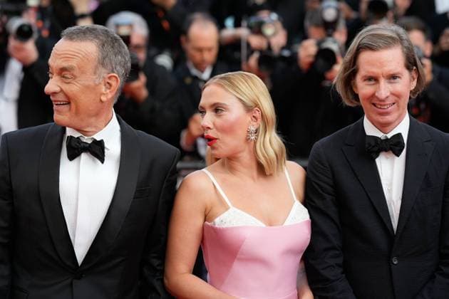 The Asteroid City Red Carpet Premiere at the 76th Edition of the Cannes Film Festival Director Wes Anderson and cast attend the movie screening and red carpet event for Asteroid City , directed by Wes Anderson, which is in competition, during the 76th edition of the Cannes Film Festival on May 23 2023, in Cannes, France Cannes Palace of Festivals and Congresses of Cannes Cannes France Copyright: xAlexandraxFechetex _ADR2295