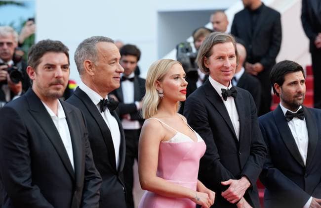 The Asteroid City Red Carpet Premiere at the 76th Edition of the Cannes Film Festival Director Wes Anderson and cast attend the movie screening and red carpet event for Asteroid City , directed by Wes Anderson, which is in competition, during the 76th edition of the Cannes Film Festival on May 23 2023, in Cannes, France Cannes Palace of Festivals and Congresses of Cannes Cannes France Copyright: xAlexandraxFechetex _ADR2522
