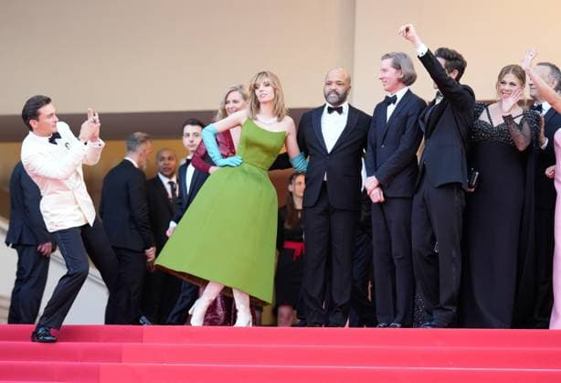 The Asteroid City Red Carpet Premiere at the 76th Edition of the Cannes Film Festival Director Wes Anderson and cast attend the movie screening and red carpet event for Asteroid City , directed by Wes Anderson, which is in competition, during the 76th edition of the Cannes Film Festival on May 23 2023, in Cannes, France Cannes Palace of Festivals and Congresses of Cannes Cannes France Copyright: xAlexandraxFechetex _ADR2930
