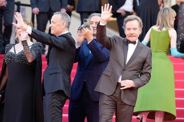 The Asteroid City Red Carpet Premiere at the 76th Edition of the Cannes Film Festival Director Wes Anderson and cast attend the movie screening and red carpet event for Asteroid City , directed by Wes Anderson, which is in competition, during the 76th edition of the Cannes Film Festival on May 23 2023, in Cannes, France Cannes Palace of Festivals and Congresses of Cannes Cannes France Copyright: xAlexandraxFechetex _ADR2812