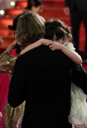 The Asteroid City Red Carpet Premiere at the 76th Edition of the Cannes Film Festival Director Wes Anderson holds his daughter after the movie screening and red carpet event for Asteroid City , directed by Wes Anderson, which is in competition, during the 76th edition of the Cannes Film Festival on May 23 2023, in Cannes, France Cannes Palace of Festivals and Congresses of Cannes Cannes France Copyright: xAlexandraxFechetex _ADR3599
