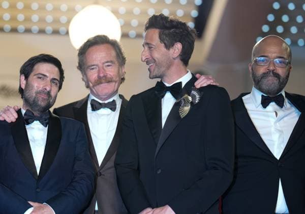 The Asteroid City Red Carpet Premiere at the 76th Edition of the Cannes Film Festival Actors Bryan Cranston, Jason Schwartzman, Adrien Brody, and Jeffrey Wright pose for photographs after the movie screening and red carpet event for Asteroid City , directed by Wes Anderson, which is in competition, during the 76th edition of the Cannes Film Festival on May 23 2023, in Cannes, France Cannes Palace of Festivals and Congresses of Cannes Cannes France Copyright: xAlexandraxFechetex _ADR3177