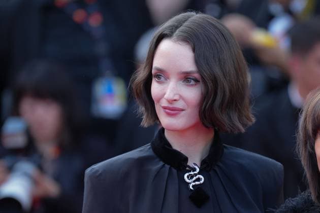 Charlotte Le Bon CELEBRITES : 76 eme festival de Cannes - Red Carpet du film Â« Asteroid City Â» - Cannes - 23 05 2023 NorbertScanella Panoramic 