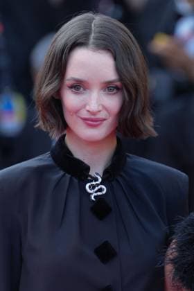 Charlotte Le Bon CELEBRITES : 76 eme festival de Cannes - Red Carpet du film Â« Asteroid City Â» - Cannes - 23 05 2023 NorbertScanella Panoramic 