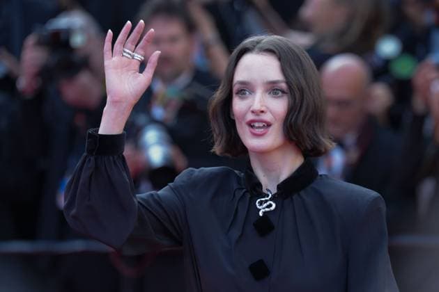 Charlotte Le Bon CELEBRITES : 76 eme festival de Cannes - Red Carpet du film Â« Asteroid City Â» - Cannes - 23 05 2023 NorbertScanella Panoramic 