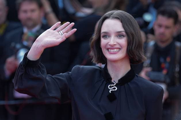 Charlotte Le Bon CELEBRITES : 76 eme festival de Cannes - Red Carpet du film Â« Asteroid City Â» - Cannes - 23 05 2023 NorbertScanella Panoramic 