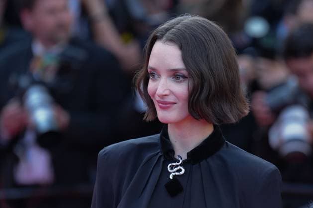 Charlotte Le Bon CELEBRITES : 76 eme festival de Cannes - Red Carpet du film Â« Asteroid City Â» - Cannes - 23 05 2023 NorbertScanella Panoramic 