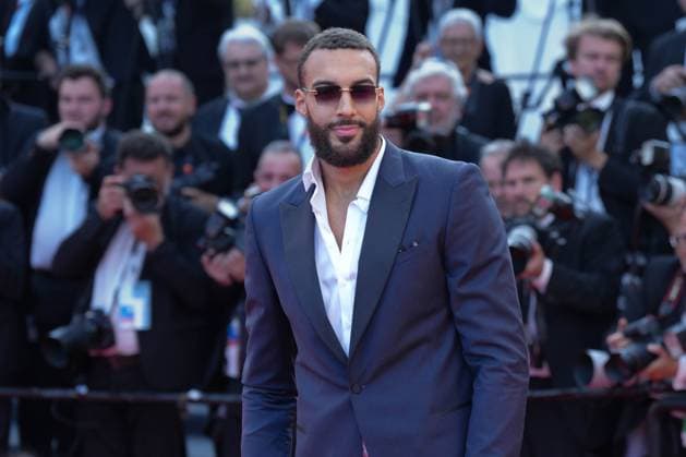Rudy Gobert CELEBRITES : 76 eme festival de Cannes - Red Carpet du film Â« Asteroid City Â» - Cannes - 23 05 2023 NorbertScanella Panoramic 