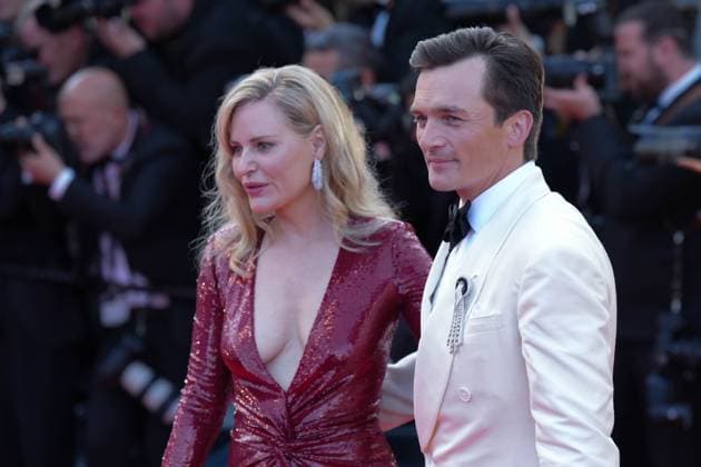Aimee Mullins - Rupert Friend CELEBRITES : 76 eme festival de Cannes - Red Carpet du film Â« Asteroid City Â» - Cannes - 23 05 2023 NorbertScanella Panoramic 