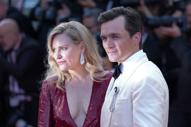 Aimee Mullins - Rupert Friend CELEBRITES : 76 eme festival de Cannes - Red Carpet du film Â« Asteroid City Â» - Cannes - 23 05 2023 NorbertScanella Panoramic 