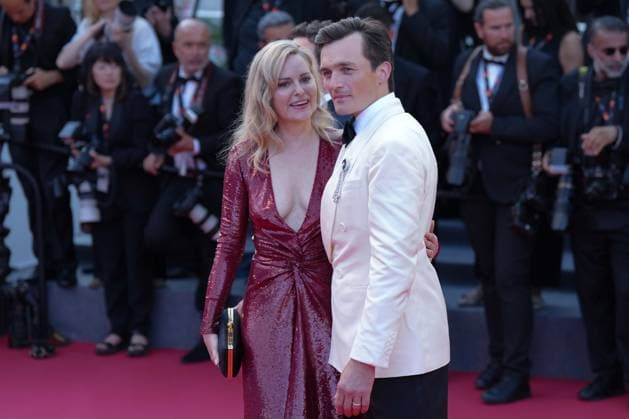 Aimee Mullins - Rupert Friend CELEBRITES : 76 eme festival de Cannes - Red Carpet du film Â« Asteroid City Â» - Cannes - 23 05 2023 NorbertScanella Panoramic 