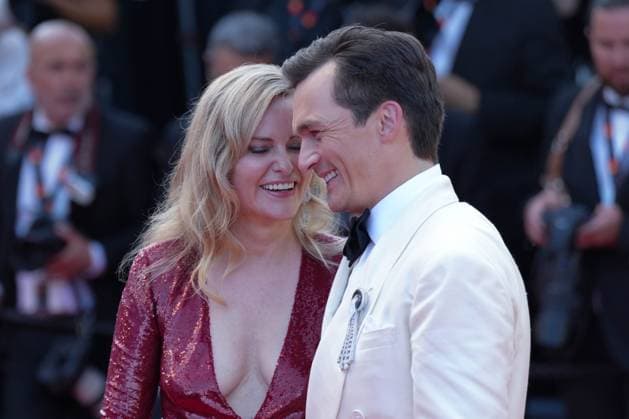 Aimee Mullins - Rupert Friend CELEBRITES : 76 eme festival de Cannes - Red Carpet du film Â« Asteroid City Â» - Cannes - 23 05 2023 NorbertScanella Panoramic 