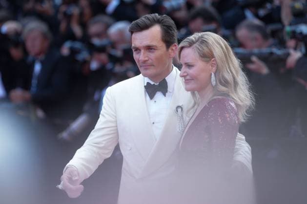 Aimee Mullins - Rupert Friend CELEBRITES : 76 eme festival de Cannes - Red Carpet du film Â« Asteroid City Â» - Cannes - 23 05 2023 NorbertScanella Panoramic 