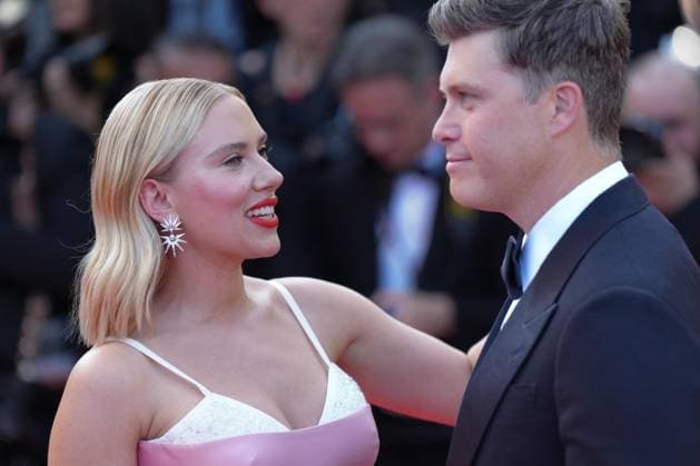 Scarlett Johansson - Colin Jost CELEBRITES : 76 eme festival de Cannes - Red Carpet du film Â« Asteroid City Â» - Cannes - 23 05 2023 NorbertScanella Panoramic 