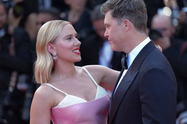 Scarlett Johansson - Colin Jost CELEBRITES : 76 eme festival de Cannes - Red Carpet du film Â« Asteroid City Â» - Cannes - 23 05 2023 NorbertScanella Panoramic 