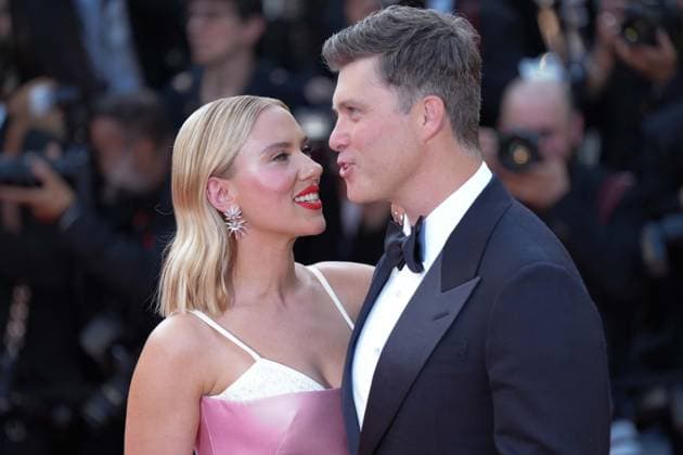 Scarlett Johansson - Colin Jost CELEBRITES : 76 eme festival de Cannes - Red Carpet du film Â« Asteroid City Â» - Cannes - 23 05 2023 NorbertScanella Panoramic 