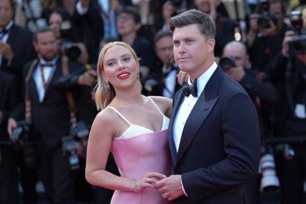 Scarlett Johansson - Colin Jost CELEBRITES : 76 eme festival de Cannes - Red Carpet du film Â« Asteroid City Â» - Cannes - 23 05 2023 NorbertScanella Panoramic 