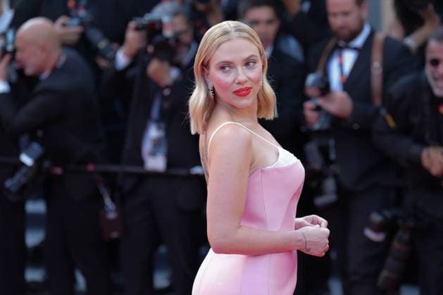 Scarlett Johansson CELEBRITES : 76 eme festival de Cannes - Red Carpet du film Â« Asteroid City Â» - Cannes - 23 05 2023 NorbertScanella Panoramic 