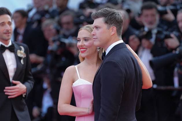 Scarlett Johansson - Colin Jost CELEBRITES : 76 eme festival de Cannes - Red Carpet du film Â« Asteroid City Â» - Cannes - 23 05 2023 NorbertScanella Panoramic 