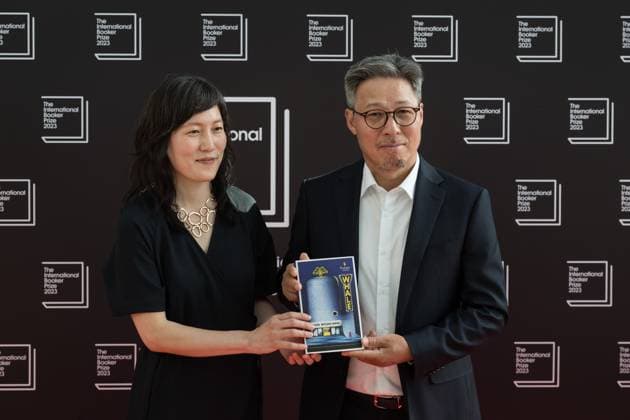 International Booker Prize Award Ceremony In London LONDON, UNITED KINGDOM - MAY 23, 2023: South Korean writer Cheon Myeong-kwan (R), author of ˜Whale™, and book translator Chi-Young Kim attend the official winners™ ceremony of the International Booker Prize 2023 at the Sky Garden in London, United Kingdom on May 23, 2023. The International Booker Prize is awarded annually for the finest single work of fiction from around the world which has been translated into English and published in the UK and Ireland. London Greater London United Kingdom  Copyright: xWIktorxSzymanowiczx originalFilename: szymanowicz-internat230523_np025.jpg
