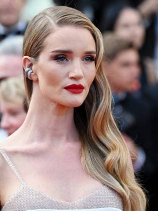 76th Cannes Film Festival 2023, evening 8 - Red Carpet film Asteroid City . In the photo Julia Garner  Copyright: xManuelexMangiarottix xipa-agencyx xPoolxPhotoxEventsx01x IPA_IPA38170351