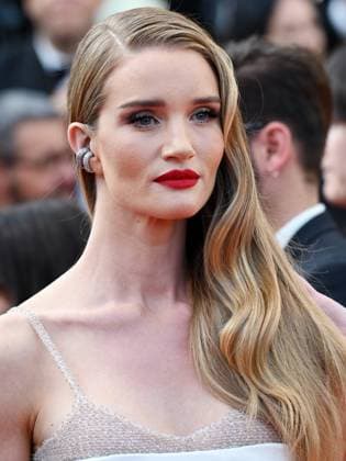 76th Cannes Film Festival 2023, evening 8 - Red Carpet film Asteroid City . In the photo Julia Garner  Copyright: xManuelexMangiarottix xipa-agencyx xPoolxPhotoxEventsx01x IPA_IPA38170354