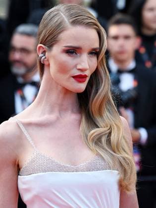 76th Cannes Film Festival 2023, evening 8 - Red Carpet film Asteroid City . In the photo Julia Garner  Copyright: xManuelexMangiarottix xipa-agencyx xPoolxPhotoxEventsx01x IPA_IPA38170357