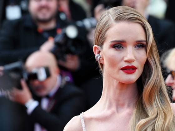 76th Cannes Film Festival 2023, evening 8 - Red Carpet film Asteroid City . In the photo Julia Garner  Copyright: xManuelexMangiarottix xipa-agencyx xPoolxPhotoxEventsx01x IPA_IPA38170360