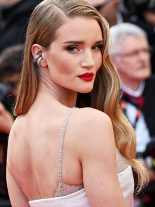 76th Cannes Film Festival 2023, evening 8 - Red Carpet film Asteroid City . In the photo Julia Garner  Copyright: xManuelexMangiarottix xipa-agencyx xPoolxPhotoxEventsx01x IPA_IPA38170377