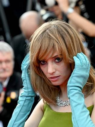 76th Cannes Film Festival 2023, evening 8 - Red Carpet film Asteroid City . In the photo Maya Hawke  Copyright: xManuelexMangiarottix xipa-agencyx xPoolxPhotoxEventsx01x IPA_IPA38170685