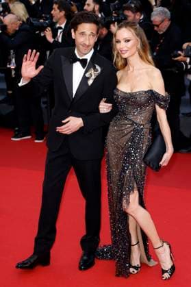 Adrien Brody with partner Georgina Chapman at the premiere of the feature film Asteroid City at the Festival de Cannes 2023 76 Cannes International Film Festival at the Palais des Festivals Cannes, 23 05 2023. Foto:xS.xGabschx xFuturexImage