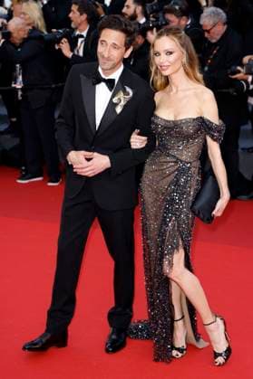 Adrien Brody with partner Georgina Chapman at the premiere of the feature film Asteroid City at the Festival de Cannes 2023 76 Cannes International Film Festival at the Palais des Festivals Cannes, 23 05 2023. Foto:xS.xGabschx xFuturexImage
