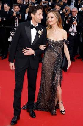 Adrien Brody with partner Georgina Chapman at the premiere of the feature film Asteroid City at the Festival de Cannes 2023 76 Cannes International Film Festival at the Palais des Festivals Cannes, 23 05 2023. Foto:xS.xGabschx xFuturexImage