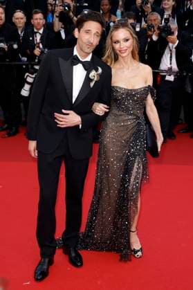 Adrien Brody with partner Georgina Chapman at the premiere of the feature film Asteroid City at the Festival de Cannes 2023 76 Cannes International Film Festival at the Palais des Festivals Cannes, 23 05 2023. Foto:xS.xGabschx xFuturexImage