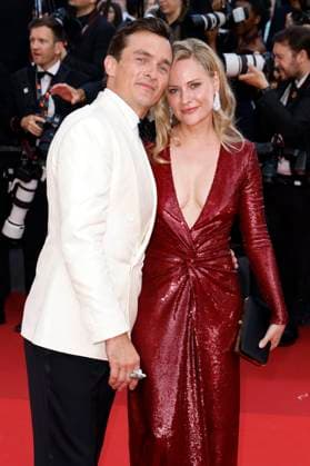 Rupert Friend with wife Aimee Mullins at the premiere of the feature film Asteroid City at the Festival de Cannes 2023 76 Cannes International Film Festival at the Palais des Festivals Cannes, 23 05 2023. Foto:xS.xGabschx xFuturexImage
