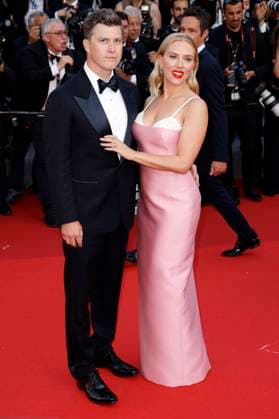 Scarlett Johansson with husband Colin Jost at the premiere of the feature film Asteroid City at the Festival de Cannes 2023 76 Cannes International Film Festival at the Palais des Festivals Cannes, 23 05 2023. Foto:xS.xGabschx xFuturexImage
