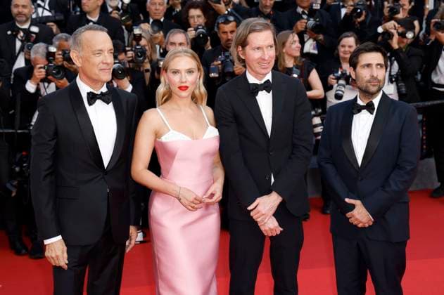 Tom Hanks, Scarlett Johansson, Wes Anderson and Jason Schwartzman at the premiere of the feature film Asteroid City at the Festival de Cannes 2023 76 Cannes International Film Festival at the Palais des Festivals Cannes, 23 05 2023. Foto:xS.xGabschx xFuturexImage