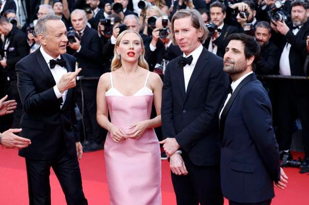 Tom Hanks, Scarlett Johansson, Wes Anderson and Jason Schwartzman at the premiere of the feature film Asteroid City at the Festival de Cannes 2023 76 Cannes International Film Festival at the Palais des Festivals Cannes, 23 05 2023. Foto:xS.xGabschx xFuturexImage