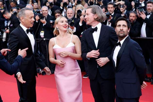 Tom Hanks, Scarlett Johansson, Wes Anderson and Jason Schwartzman at the premiere of the feature film Asteroid City at the Festival de Cannes 2023 76 Cannes International Film Festival at the Palais des Festivals Cannes, 23 05 2023. Foto:xS.xGabschx xFuturexImage