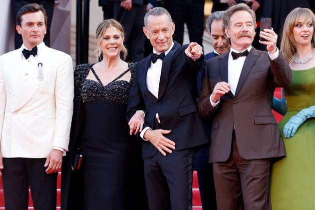 Rupert Friend, Rita Wilson, Tom Hanks, Alexandre Desplat, Bryan Cranston and Maya Hawke at the premiere of the feature film Asteroid City at the Festival de Cannes 2023 76 Cannes International Film Festival at the Palais des Festivals Cannes, 23 05 2023. Foto:xS.xGabschx xFuturexImage