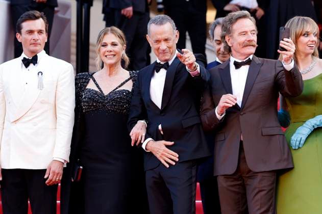 Rupert Friend, Rita Wilson, Tom Hanks, Alexandre Desplat, Bryan Cranston and Maya Hawke at the premiere of the feature film Asteroid City at the Festival de Cannes 2023 76 Cannes International Film Festival at the Palais des Festivals Cannes, 23 05 2023. Foto:xS.xGabschx xFuturexImage