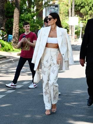 76th Cannes Film Festival 2023, day 9 - Izabel Goulart walking on the Croisette  Copyright: xManuelexMangiarottix xipa-agencyx xPoolxPhotoxEventsx01x IPA_IPA38182165
