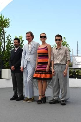 76th Cannes Film Festival 2023, Photocall Film Asteroid City . Pictured ason Schwartzman, director Wes Anderson, Scarlett Johansson and Jake Ryan  Copyright: xSimonexComix xipa-agency.netx xPoolxPhotoxEventsx01x IPA_IPA38182683