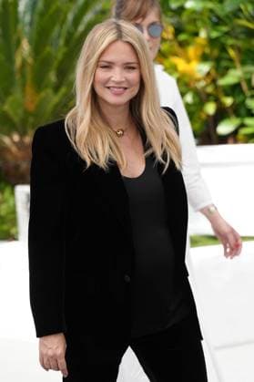 Virginie Efira CELEBRITES : 76 eme festival de Cannes - Photocall du film Â« L Amour et les Forets (Just The Two Of Us) Â» - Cannes - 24 05 2023 NorbertScanella Panoramic 